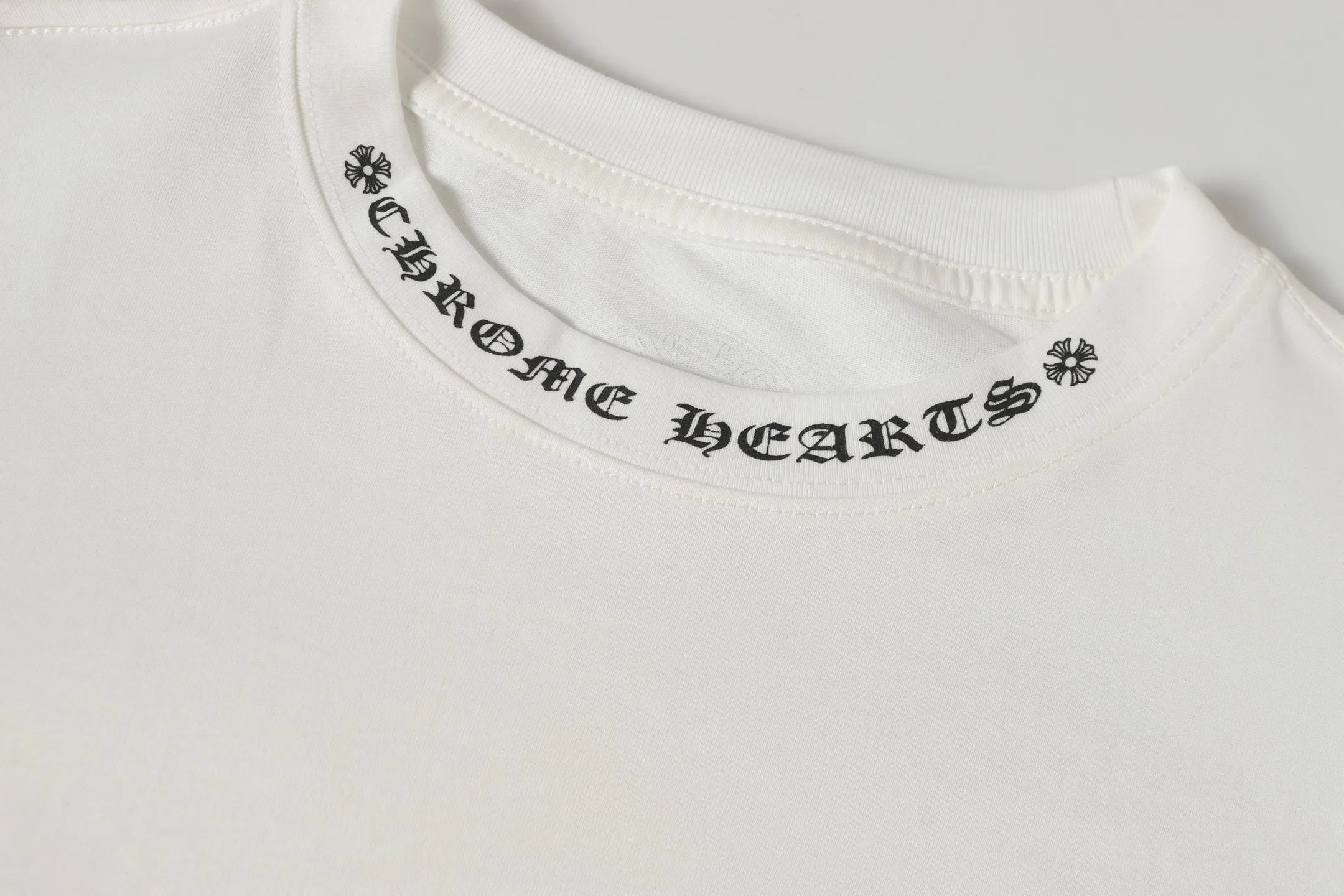 P150 Cross-border running quantity. Please do not place an order if you pursue perfection. -Chrome Hearts/Chrome Hearts 23ss Sanskrit printed popular long-sleeved T-shirt -High weight, high density and high quality. The wool is soft, delicate and skin-friendly. It feels soft and silky. It has excellent warmth and skin-friendly properties.